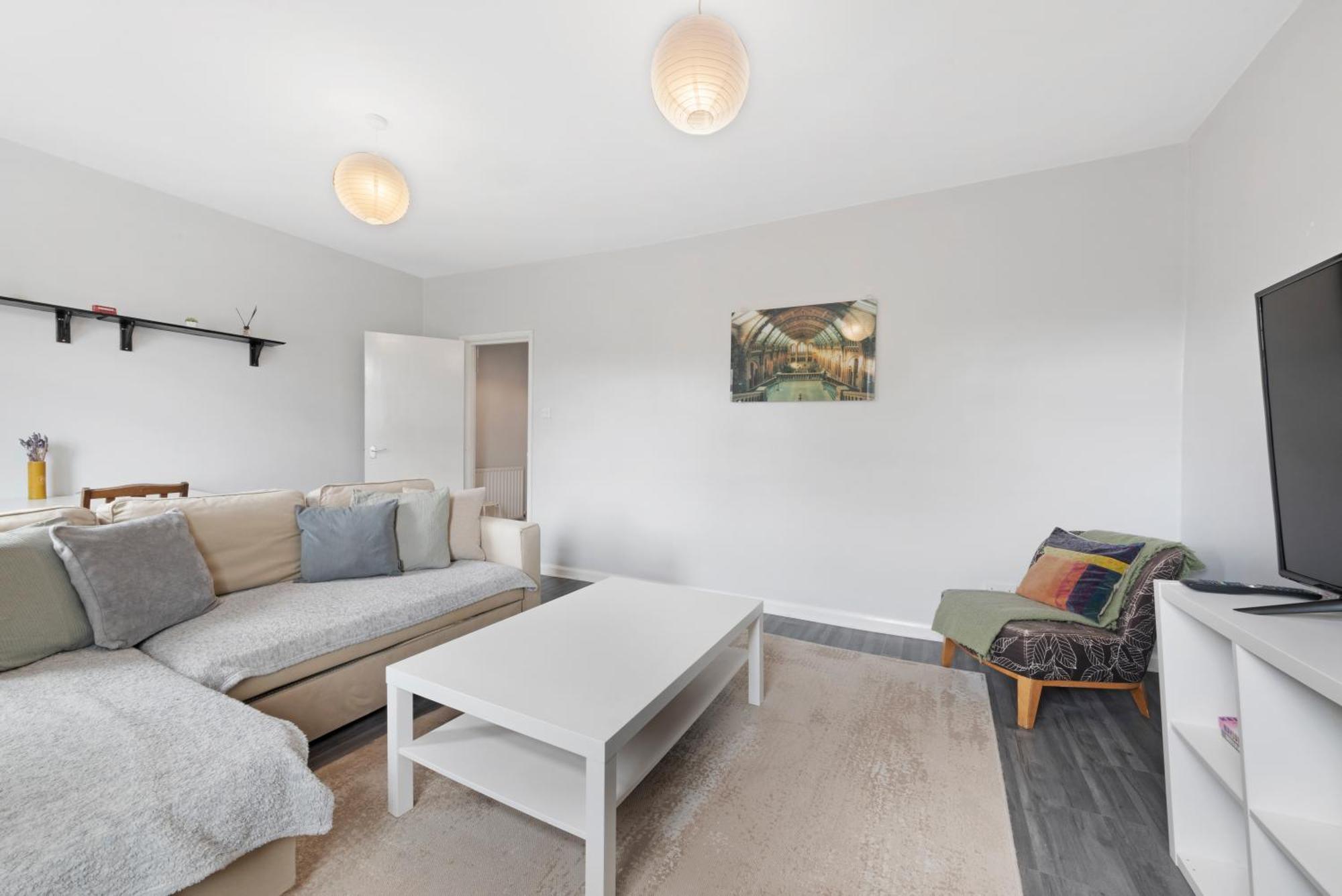 Two Bedroom Duplex In Angel High Street Apartment