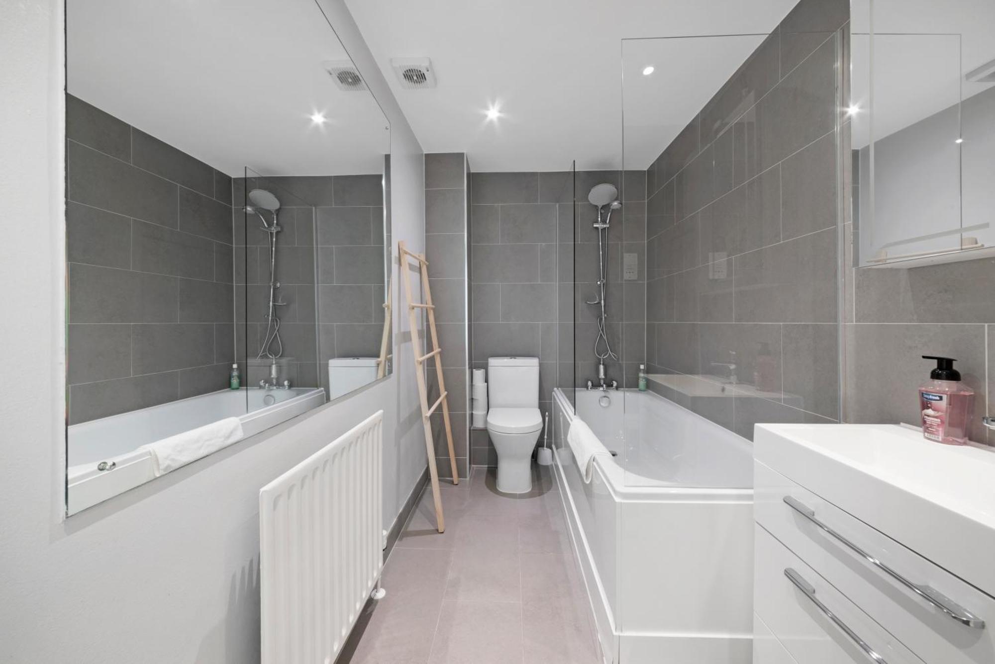 Apartment Two Bedroom Duplex In Angel High Street London